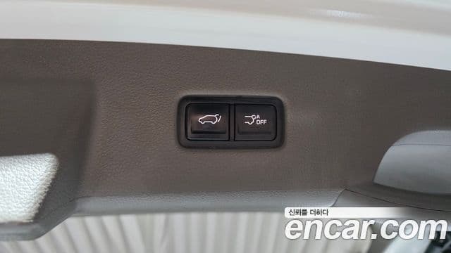 Kia Carnival 2023 — ფოტო 11/33