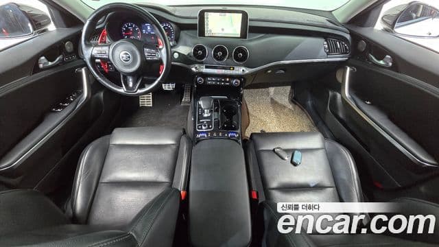 Kia Stinger 2018 — ფოტო 7/20