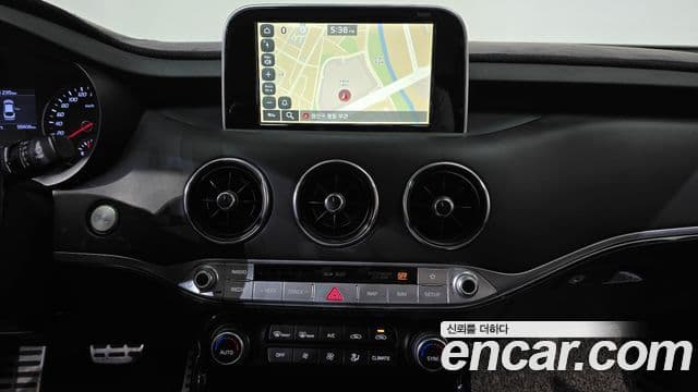 Kia Stinger 2018 — Şəkil 14/20