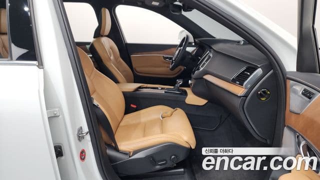 Volvo XC90 2019 — ფოტო 11/20
