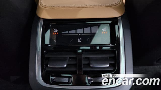 Volvo XC90 2019 — ფოტო 18/20