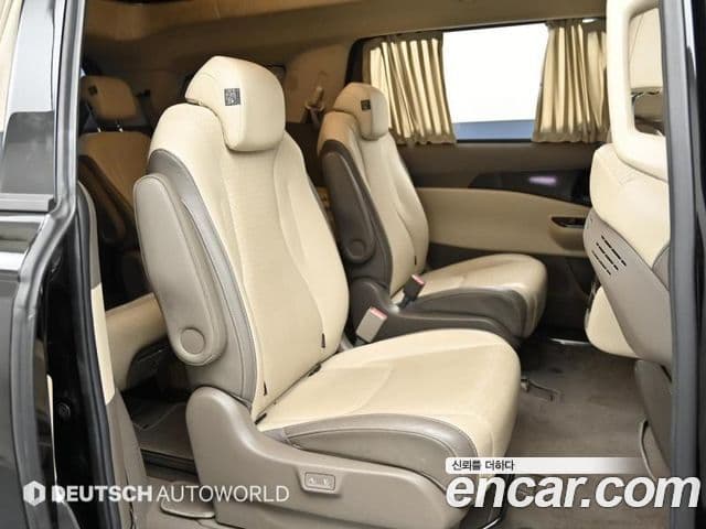 Kia Carnival 2021 — ფოტო 10/20