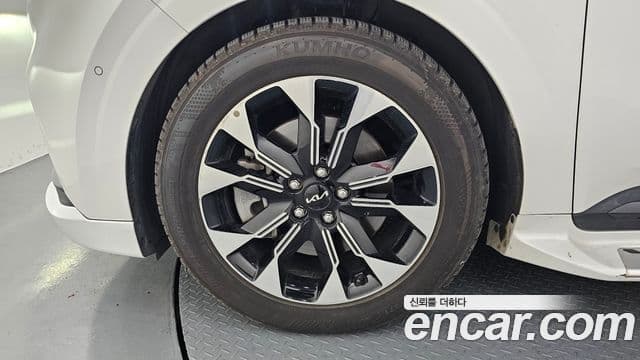 Kia Carnival 2021 — фото 5 из 20