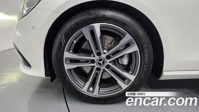 Mercedes-Benz E-Class 2023 — фото 5 из 20