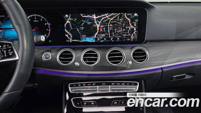 Mercedes-Benz E-Class 2023 — фото 12 из 20