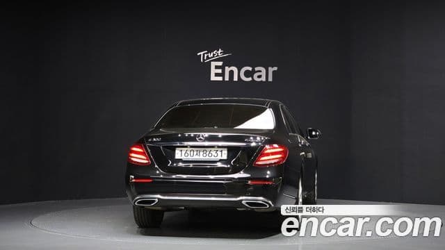 Mercedes-Benz E-Class 2020 — ფოტო 4/20
