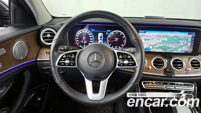 Mercedes-Benz E-Class 2020 — ფოტო 13/20