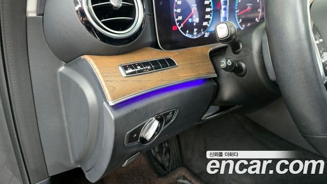 Mercedes-Benz E-Class 2020 — ფოტო 16/20