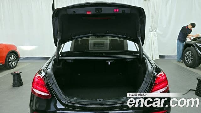 Mercedes-Benz E-Class 2020 — фото 20 из 20