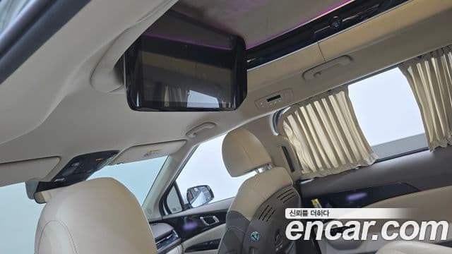 Kia Carnival 2021 — ფოტო 19/20