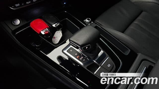 Audi Q5 2022 — ფოტო 8/20