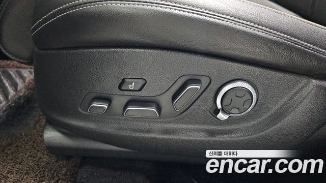 Genesis GV70 2022 — ფოტო 16/36