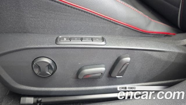Volkswagen Golf 2024 — Photo 9/34