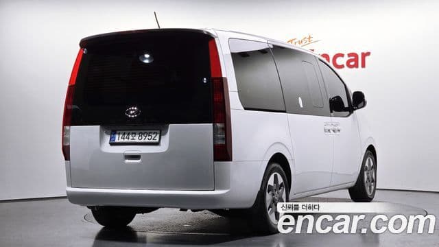 Hyundai Staria 2021 — ფოტო 2/20