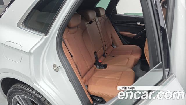 Audi Q5 2022 — Şəkil 11/20