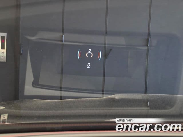 Mercedes-Benz GLC-Class 2025 — Photo 8/20