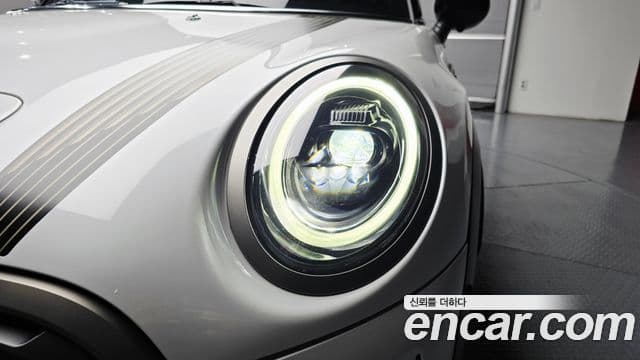 Mini Cooper S Convertible 2023 — Photo 2/35