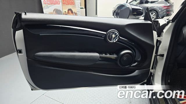 Mini Cooper S Convertible 2023 — Photo 30/35