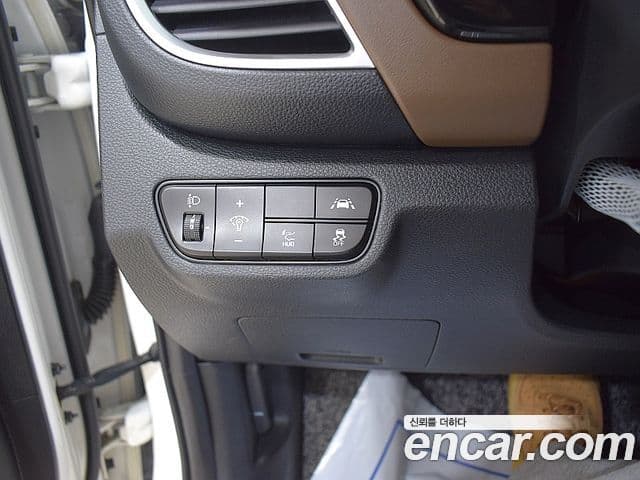 Kia Seltos 2020 — ფოტო 14/20