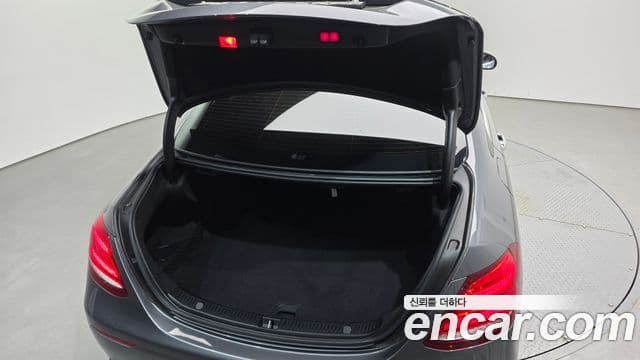 Mercedes-Benz E-Class 2019 — Şəkil 20/20