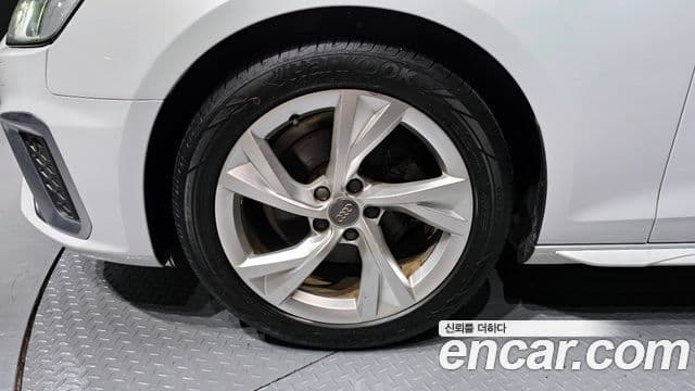 Audi A4 2021 — ფოტო 5/20