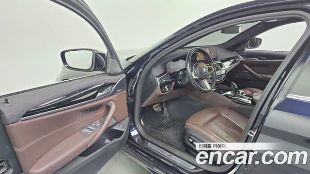 BMW 5 Series 2022 — Şəkil 10/20