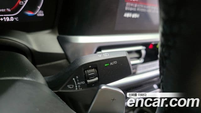 BMW 3 Series 2022 — ფოტო 15/20
