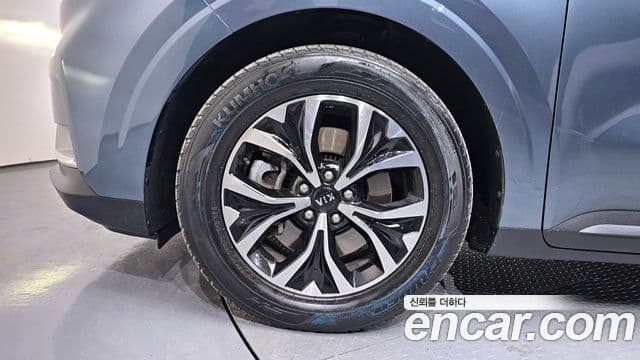 Kia Carnival 2021 — ფოტო 5/20