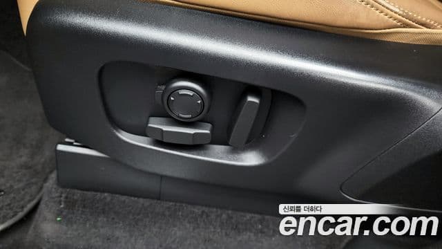 Land Rover Discovery 5 2023 — Photo 33/35