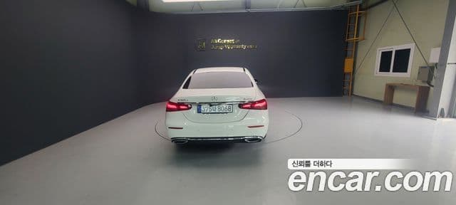 Mercedes-Benz E-Class 2021 — ფოტო 12/20
