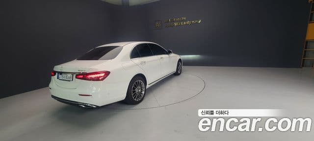 Mercedes-Benz E-Class 2021 — ფოტო 1/20