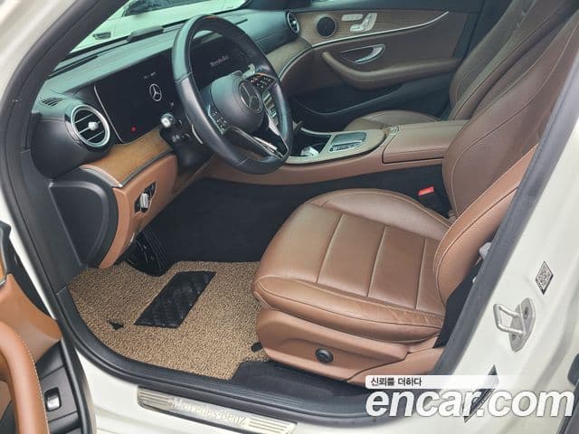 Mercedes-Benz E-Class 2021 — ფოტო 7/20