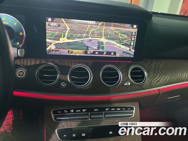 Mercedes-Benz E-Class 2021 — ფოტო 10/20