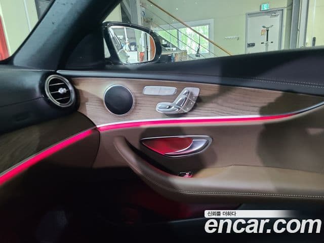 Mercedes-Benz E-Class 2021 — ფოტო 2/20