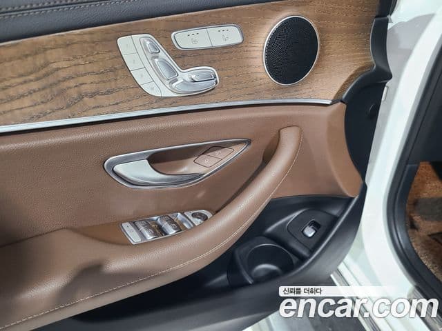 Mercedes-Benz E-Class 2021 — ფოტო 9/20