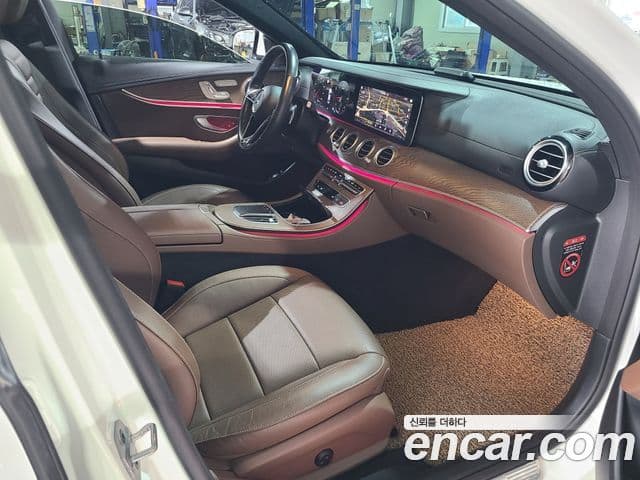Mercedes-Benz E-Class 2021 — ფოტო 19/20