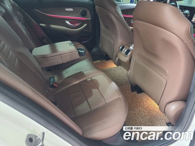 Mercedes-Benz E-Class 2021 — ფოტო 6/20