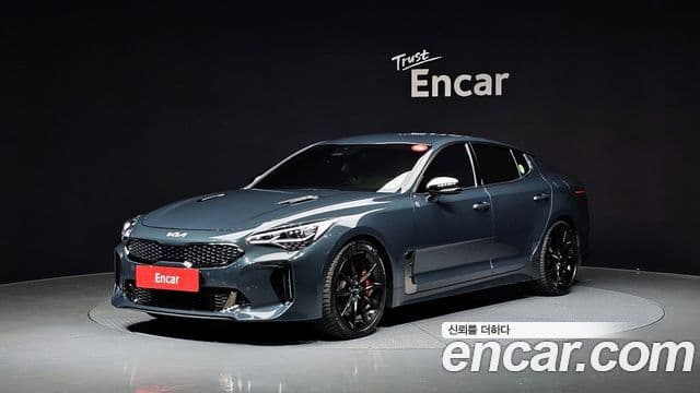 Kia Stinger 2022 — Фото 1/20