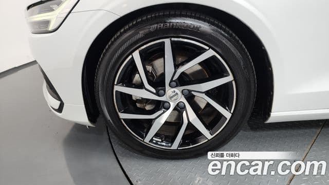 Volvo S60 2020 — фото 5 из 20