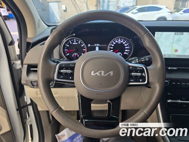Kia Carnival 2022 — ფოტო 7/19