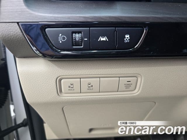 Kia Carnival 2022 — ფოტო 14/19