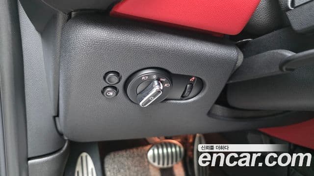 Mini Cooper S 2019 — ფოტო 19/20