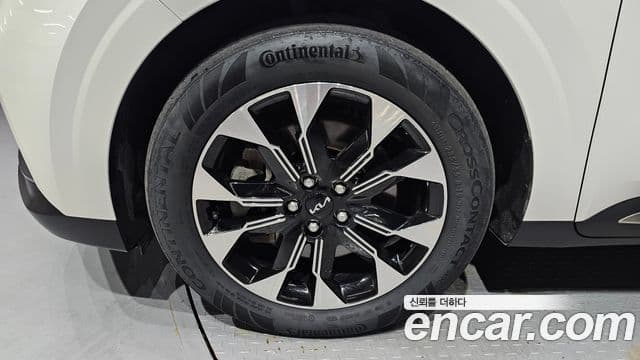 Kia Carnival 2023 — ფოტო 5/20