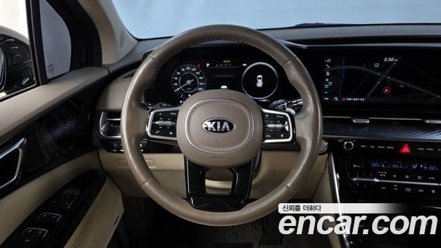 Kia Carnival 2021 — ფოტო 13/20