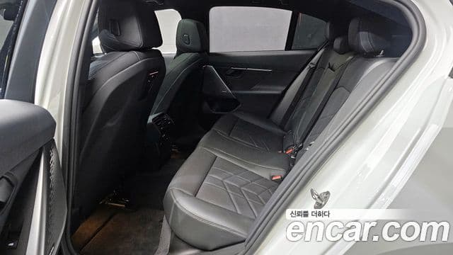 BMW 5 Series 2024 — Photo 26/30