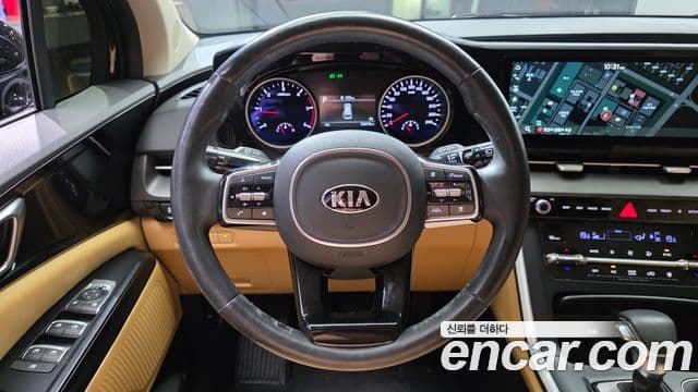 Kia Carnival 2021 — фото 15 из 20