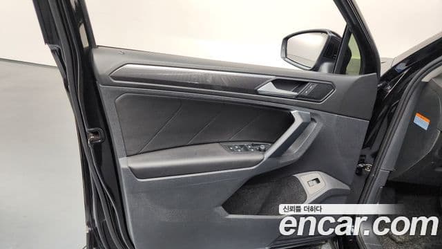 Volkswagen Tiguan 2019 — Photo 22/34