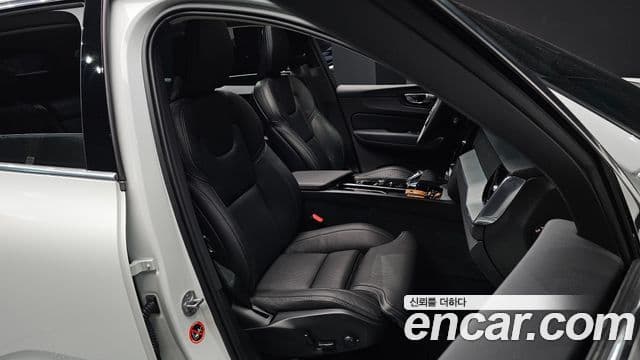Volvo XC60 2024 — ფოტო 11/20