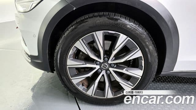 Volvo V90 Cross Country 2021 — Фото 4/20
