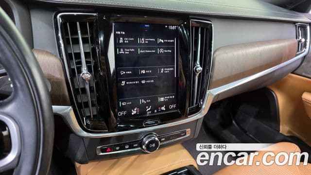 Volvo V90 Cross Country 2021 — Фото 15/20